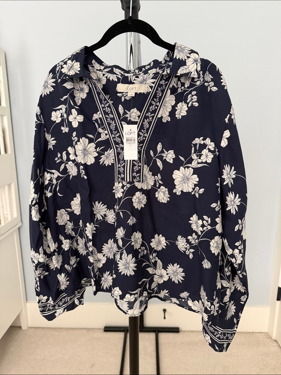 LOFT Tops - LOFT Navy and White Floral V-Neck Pullover Top